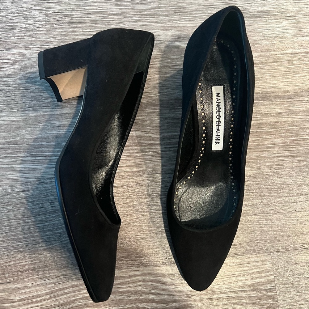 Manolo Blahnik Suede Low Block Chunky Heel Pump